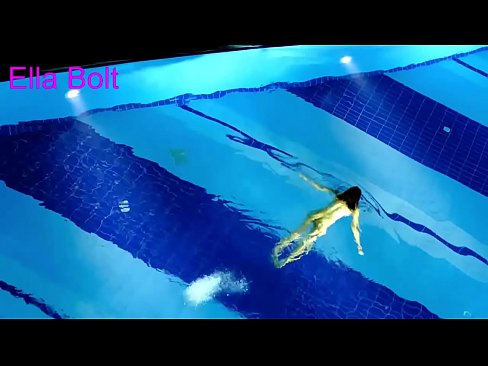 ❤️ 나는 보는 것을 멈출 수 없다, 젊은 금발이 ELLA BOLT 리조트 수영장에서 누드로 수영하다 적발 ️ 슈퍼 포르노 포르노에서 ko.myastro.top ️❤